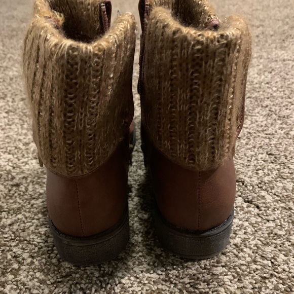 Brown knit boots - Picture 3 of 3